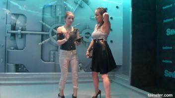 Spectacular wetlook dancing Screencap 63 on www.sinx.com