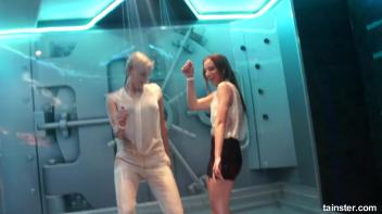 Spectacular wetlook dancing Screencap 8 on www.sinx.com