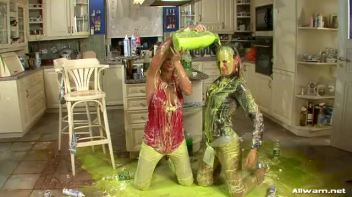 Lesbo Cooking 101 Screencap 111 on www.sinx.com