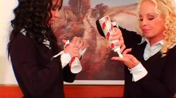 CATHOLIC SCHOOL BABES RULE! Screencap 5 on www.sinx.com