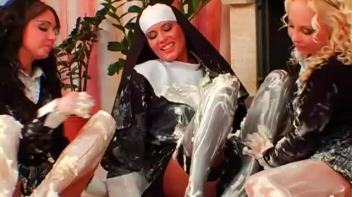 CATHOLIC SCHOOL BABES RULE! Screencap 80 on www.sinx.com