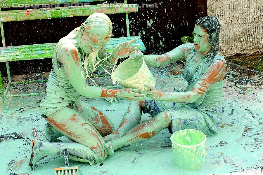 Sloppy Goo Catfight on www.sinx.com
