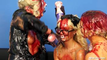 Creamy Schoolgirl Slumber Party Screencap 116 on www.sinx.com