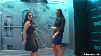 Shower Dancing Screencap 58 on www.sinx.com