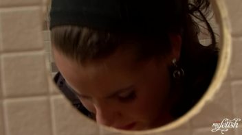 Open Door Policy Screencap 65 on www.sinx.com