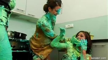 Fluorescent Goo Food Fight Screencap 22 on www.sinx.com