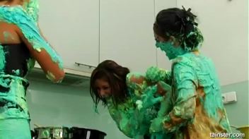 Fluorescent Goo Food Fight Screencap 24 on www.sinx.com