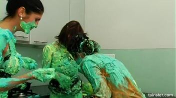 Fluorescent Goo Food Fight Screencap 30 on www.sinx.com