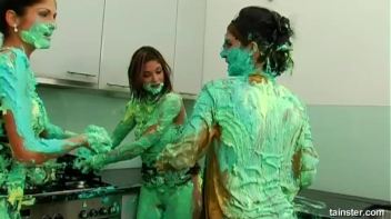 Fluorescent Goo Food Fight Screencap 32 on www.sinx.com