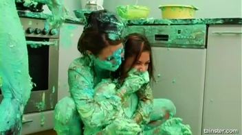 Fluorescent Goo Food Fight Screencap 40 on www.sinx.com