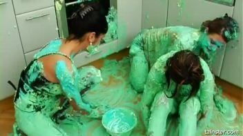 Fluorescent Goo Food Fight Screencap 43 on www.sinx.com