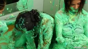 Fluorescent Goo Food Fight Screencap 44 on www.sinx.com