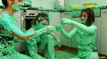 Fluorescent Goo Food Fight Screencap 49 on www.sinx.com