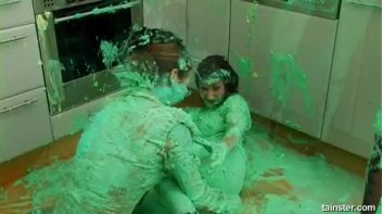 Fluorescent Goo Food Fight Screencap 55 on www.sinx.com