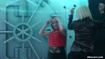 Spicin' Up The Shower! Screencap 27 on www.sinx.com