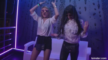 Wet And Messy Amateur Hotness Screencap 62 on www.sinx.com