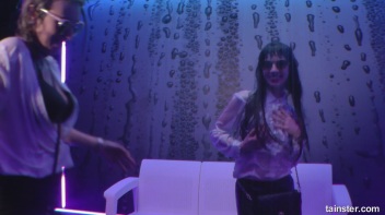 Wet And Messy Amateur Hotness Screencap 79 on www.sinx.com