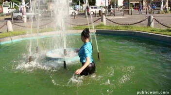 Hunny's Wet And Messy Fountain Romp Screencap 17 on www.sinx.com