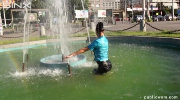 Hunny's Wet And Messy Fountain Romp Screencap 20 on www.sinx.com