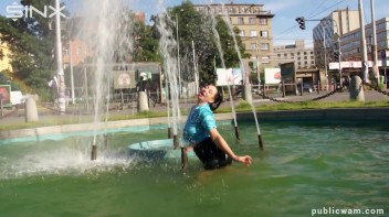 Hunny's Wet And Messy Fountain Romp Screencap 25 on www.sinx.com