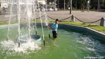 Hunny's Wet And Messy Fountain Romp Screencap 3 on www.sinx.com