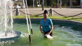 Hunny's Wet And Messy Fountain Romp Screencap 35 on www.sinx.com