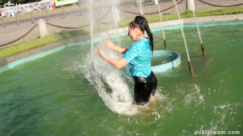 Hunny's Wet And Messy Fountain Romp Screencap 45 on www.sinx.com