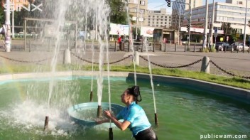 Hunny's Wet And Messy Fountain Romp Screencap 6 on www.sinx.com