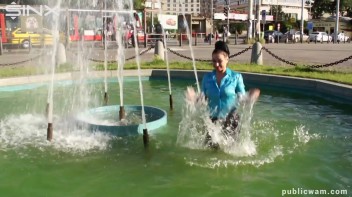 Hunny's Wet And Messy Fountain Romp Screencap 8 on www.sinx.com