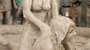 Crazy-Ass Messy Cat Fighting Vixens Screencap 85 on www.sinx.com