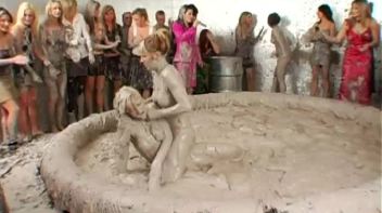 Crazy-Ass Messy Cat Fighting Vixens Screencap 41 on www.sinx.com