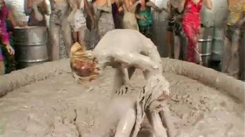 Crazy-Ass Messy Cat Fighting Vixens Screencap 62 on www.sinx.com