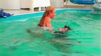 Play Fighting Turns Serious In The Pool Screencap 83 on www.sinx.com