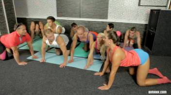 Stretching To The Bimaxx Part 1 Screencap 19 on www.sinx.com