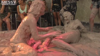 Muddy Wrestling: Jean Dreams Lola vs. Jesica Screencap 84 on www.sinx.com