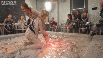 Muddy Wrestling: Jean Dreams Lola vs. Jesica Screencap 9 on www.sinx.com