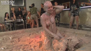 Muddy Wrestling: Jean Dreams Lola vs. Jesica Screencap 90 on www.sinx.com