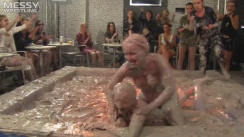 Muddy Wrestling: Jean Dreams Lola vs. Jesica Screencap 93 on www.sinx.com