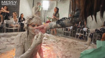 Muddy Wrestling: Jean Dreams Lola vs. Jesica Screencap 32 on www.sinx.com