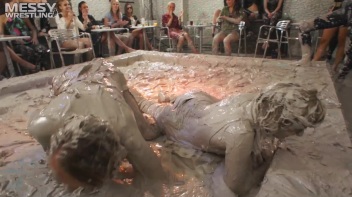 Muddy Wrestling: Jean Dreams Lola vs. Jesica Screencap 40 on www.sinx.com