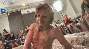 Muddy Wrestling: Jean Dreams Lola vs. Jesica Screencap 44 on www.sinx.com