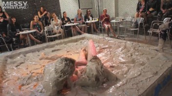 Muddy Wrestling: Jean Dreams Lola vs. Jesica Screencap 54 on www.sinx.com