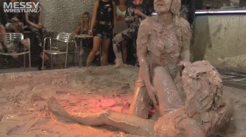Muddy Wrestling: Jean Dreams Lola vs. Jesica Screencap 57 on www.sinx.com