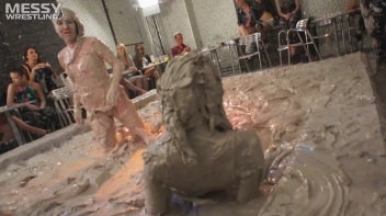 Muddy Wrestling: Jean Dreams Lola vs. Jesica Screencap 59 on www.sinx.com