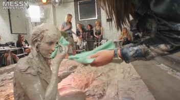 Muddy Wrestling: Jean Dreams Lola vs. Jesica Screencap 65 on www.sinx.com