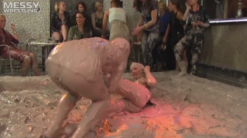 Muddy Wrestling: Jean Dreams Lola vs. Jesica Screencap 70 on www.sinx.com