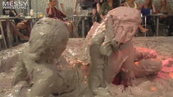 Muddy Wrestling: Jean Dreams Lola vs. Jesica Screencap 71 on www.sinx.com