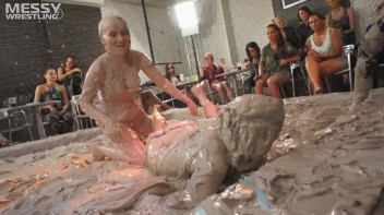 Muddy Wrestling: Jean Dreams Lola vs. Jesica Screencap 72 on www.sinx.com