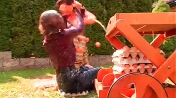 Sticky, Messy Egg Fight Screencap 46 on www.sinx.com