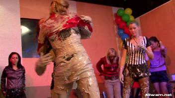 Catfighting Til The Bitter, Muddy End Screencap 17 on www.sinx.com